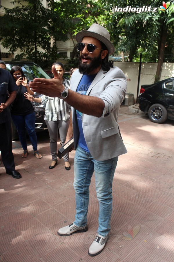 Ranveer Singh & Neha Dhupia Spotted Before the Recording of their Episode