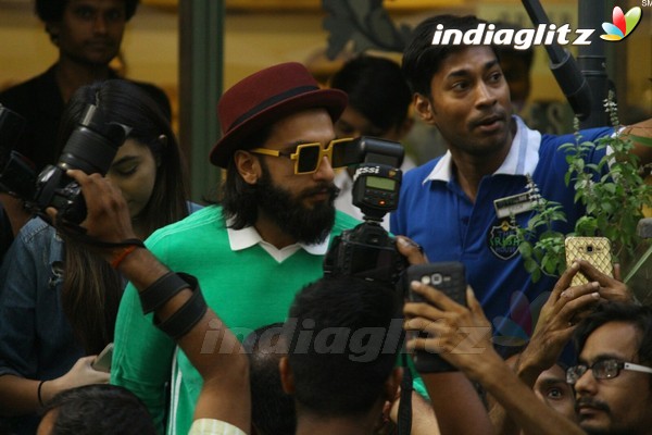 Ranveer Singh Spotted at Bandra