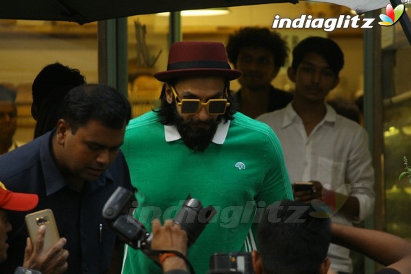 Ranveer Singh Spotted at Bandra