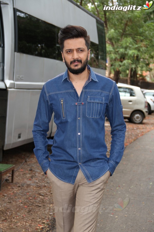 Riteish Deshmukh Promotes 'Bank Chor' On Set of Chidiya Ghar