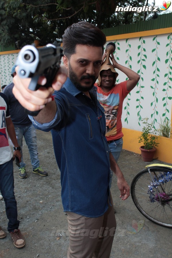 Riteish Deshmukh Promotes 'Bank Chor' On Set of Chidiya Ghar