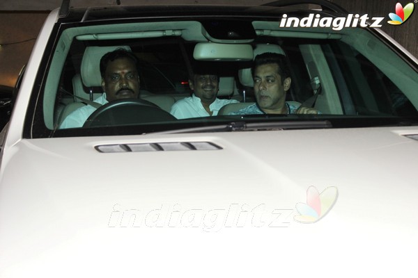 Salman Khan Spotted at Light Box for Sceening of 'Tubelight'