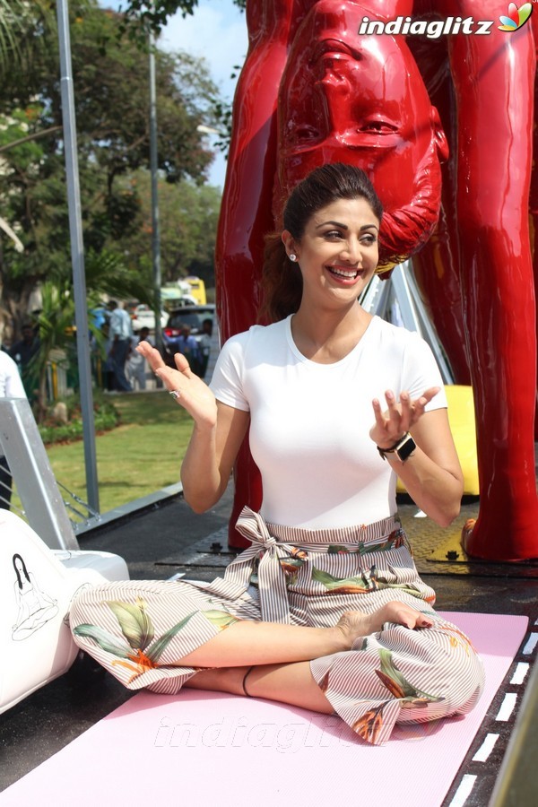 Shilpa Shetty Inaugurates Her Yoga Posed Statue