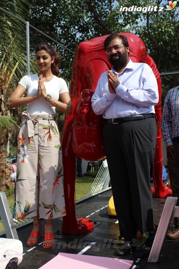 Shilpa Shetty Inaugurates Her Yoga Posed Statue