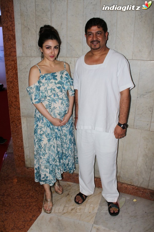 Soha Ali Khan & Swara Bhaskar at Exhibition of Mr Bharat Thakur Art Gallery