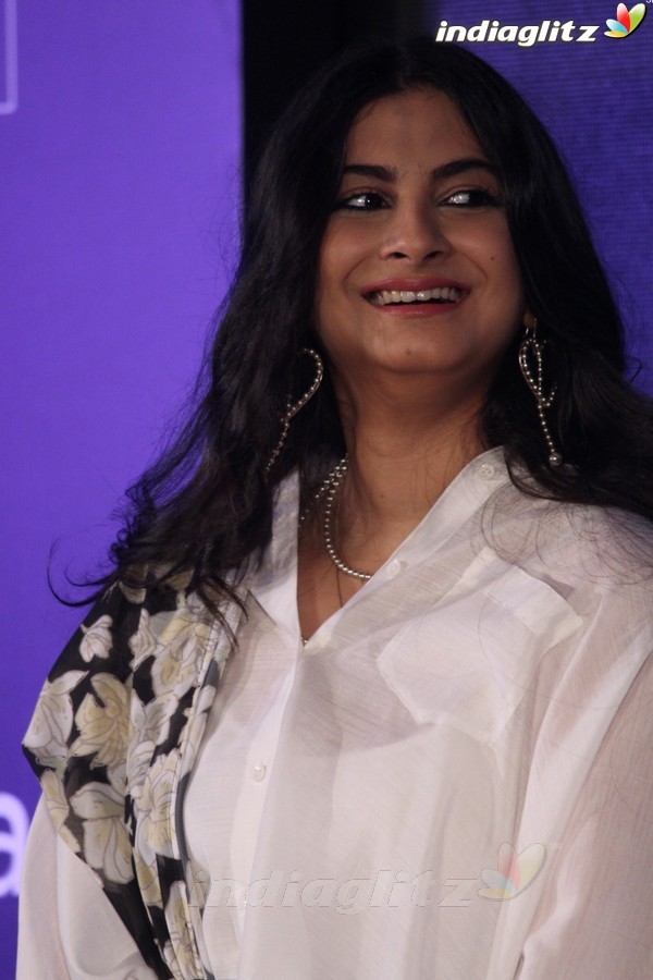 Sonam Kapoor & Rhea Kapoor at Press Showcase of High Street Brand Rheson