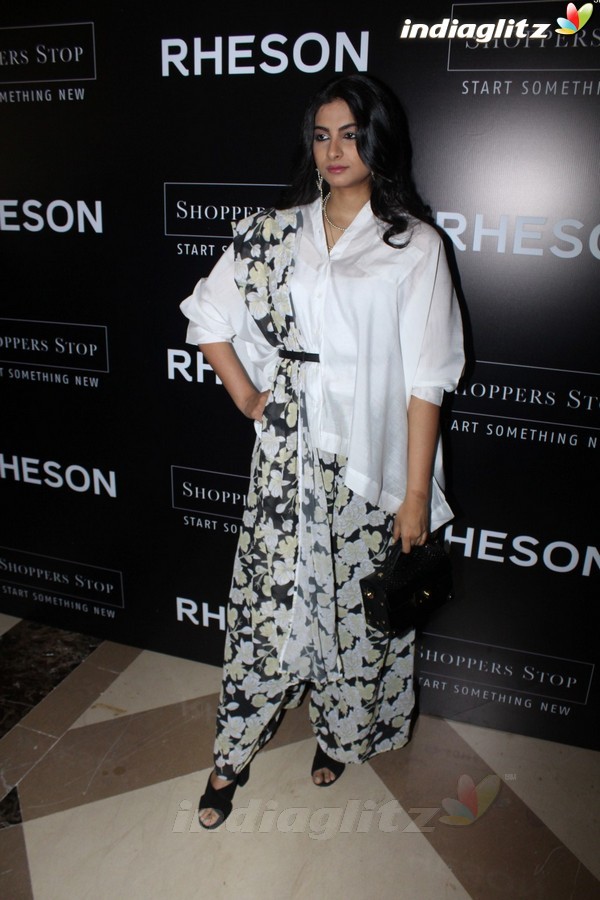 Sonam Kapoor & Rhea Kapoor at Press Showcase of High Street Brand Rheson