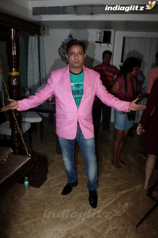 Sukhwinder Singh Celebrates Pre-Birthday With Fans