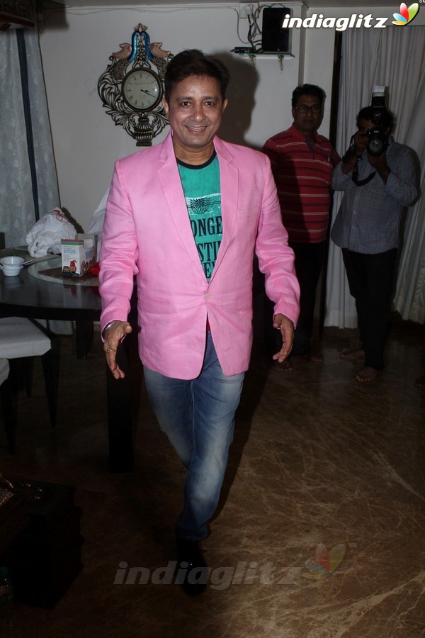 Sukhwinder Singh Celebrates Pre-Birthday With Fans