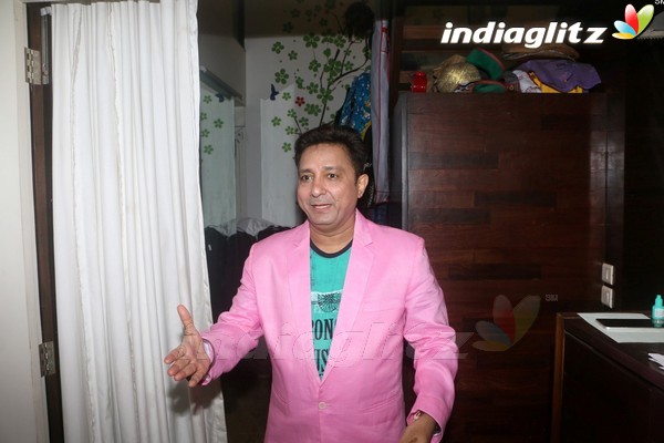 Sukhwinder Singh Celebrates Pre-Birthday With Fans