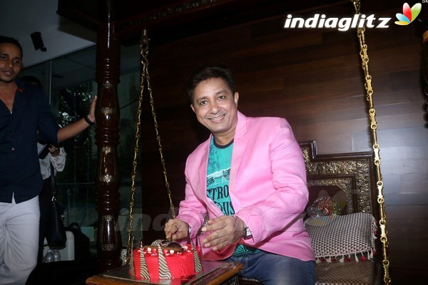 Sukhwinder Singh Celebrates Pre-Birthday With Fans