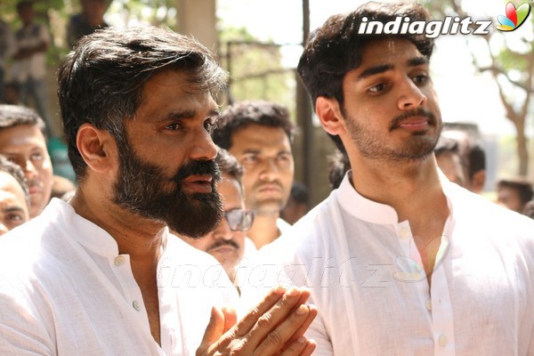 Funeral Ceremony of Suniel Shetty's Father Veerappa Shetty