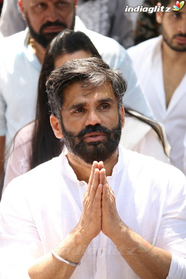 Funeral Ceremony of Suniel Shetty's Father Veerappa Shetty