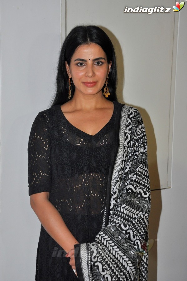 Kirti Kulhari & Madhur Bhandarkar at Launch of Popular Qawali 'Chadhta Sooraj' Film 'Indu Sarkar'