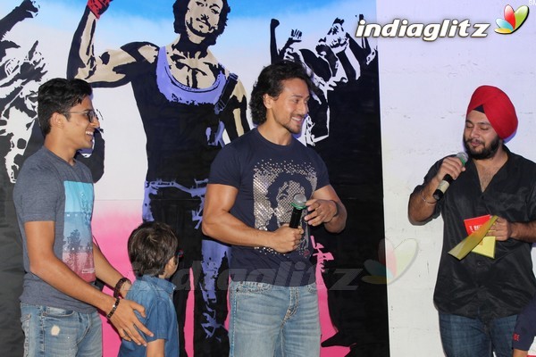 Tiger Shroff Unveils Graffiti Artwork of Ravi Kaul