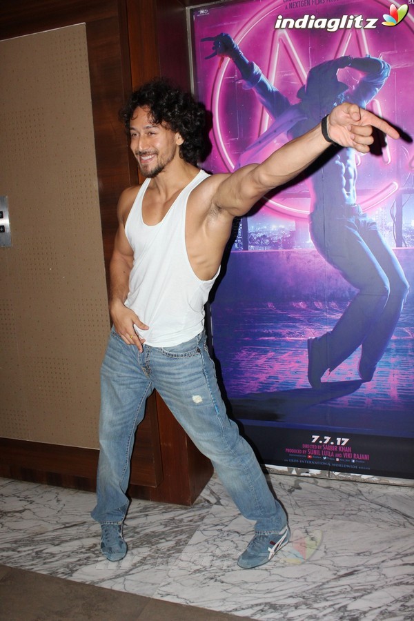 Tiger Shroff Unveils Graffiti Artwork of Ravi Kaul