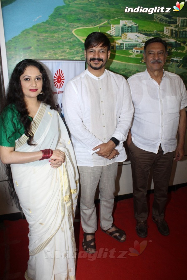 Dharmendra & Vivek Oberoi at Spiritual Talk & Felicitation