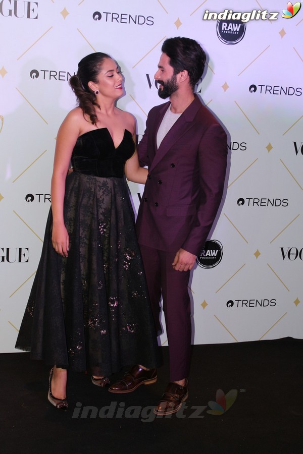 Aishwarya Rai & Akshay Kumar at Red Carpet of Vogue Beauty Awards 2017