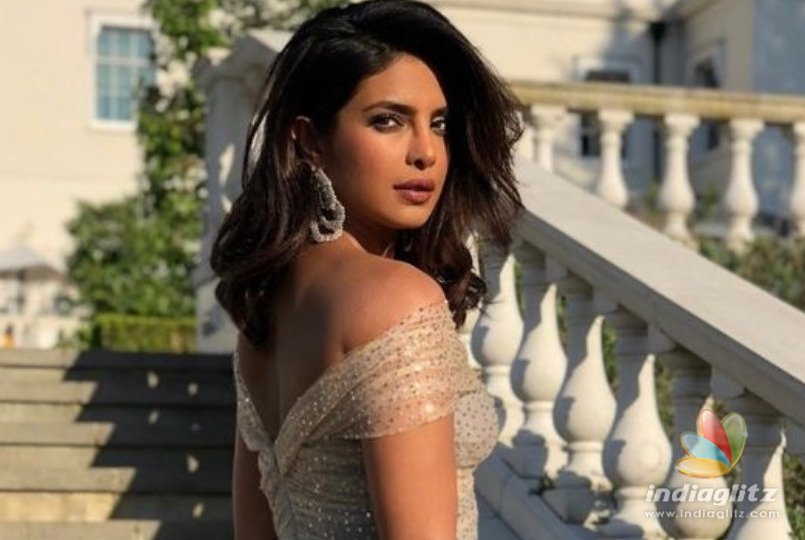 Watch How Priyanka Chopra Hid Her Engagement Ring Again!