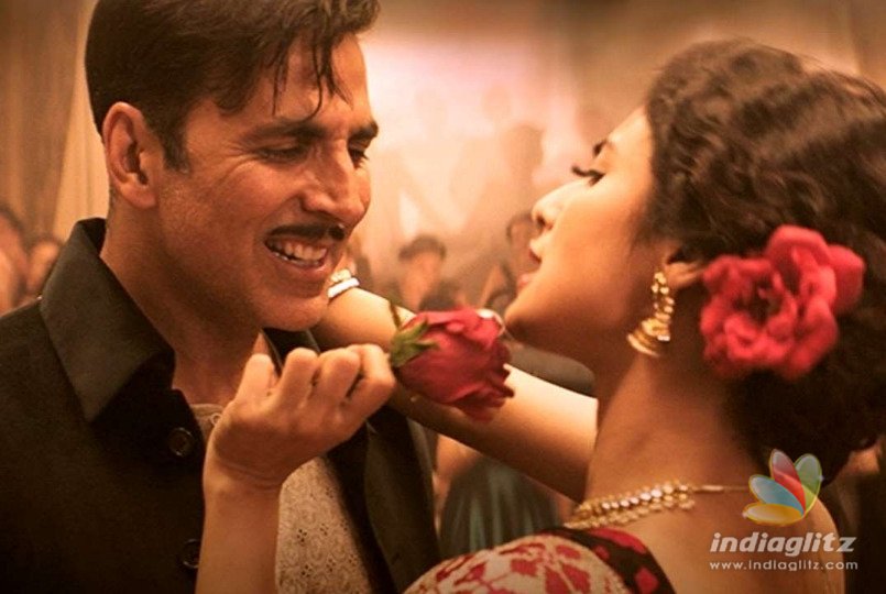 Akshay Kumar And Mouni Roy’s “Monobina” From ‘Gold’ Is Unmissable!