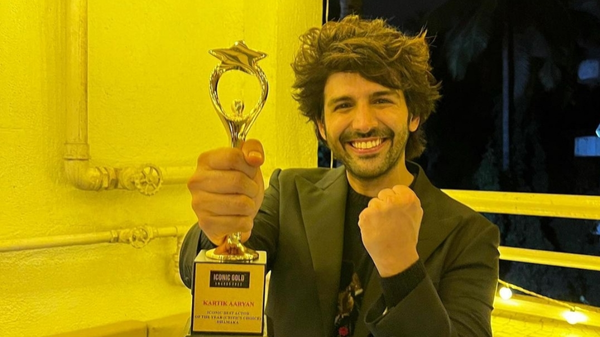 Kartik Aaryan wins Iconic Best Actor Critics Choice award for Dhamaka