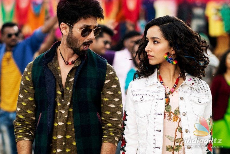 Shahid Kapoor And Shraddha Kapoor’s “Gold Tamba” Is Unmissable!