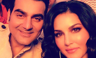 Sunny Leone & Arbaaz Khan's selfie on sets of 'Tera Intezaar'