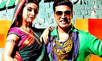 Akshay Kumar first to receive Asin's wedding invitation