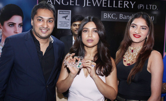 Bhumi Pednekar Promotes 'Toilet - Ek Prem Katha' at Jewellery Exhibition