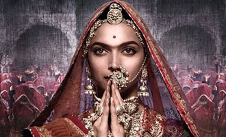 Deepika draws Irani's attention to attack on 'Padmavati' rangoli