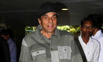 Dharmendra Spotted at International Airport