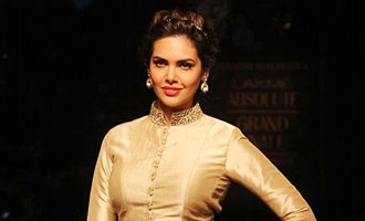 Esha Gupta to grace India Runway Week 2016