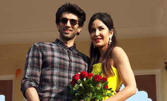 Katrina Kaif receives truck full of Roses from Aditya Roy Kapur!