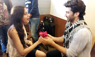 Aditya Roy Kapur's fan goes on knees to PROPOSE!