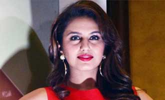 Huma Qureshi makes her mom worried