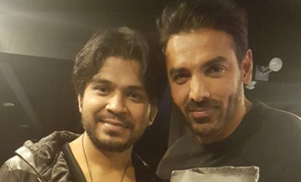 John Abraham & Ankit Tiwari Promote 'Rocky Handsome' on Comedy Nights live