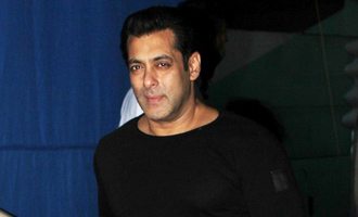 Salman Khan Spotted At Mehboob Studio for Promotion Of 'Tubelight'