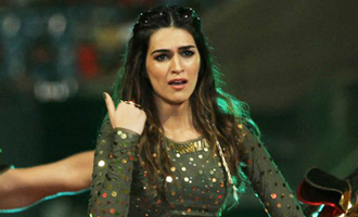 Kriti Sanon adds dazzle to IPL