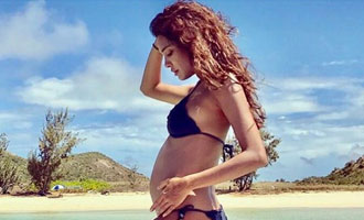 Lisa Haydon goes BOLD to announce pregnancy