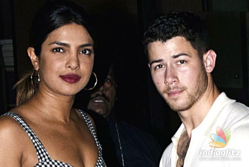 What Did Nick Jonas Do When Priyanka Chopra Was Busy Posing For Her Fan?!