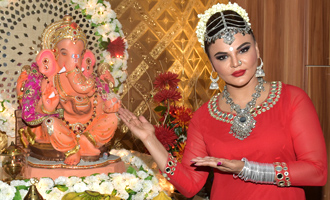 Rakhi Sawant Celebrates Ganesh Chaturthi Festival 2017 at Home