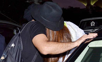 CHECKOUT: Ranveer & Deepika bid goodbye with a kiss!