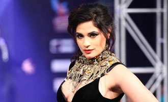 Richa to go black and white on RAMP