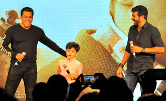 Salman Khan & Sohail Khan at Promotional Event of 'Tubelight'