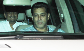 Salman Khan Spotted at Light Box for Sceening of 'Tubelight'