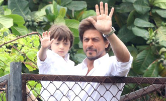 Shah Rukh Khan & Abram Celebrate Eid With Fans