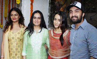 Shraddha Kapoor Celebrates Ganesh Chaturthi With Family at Home