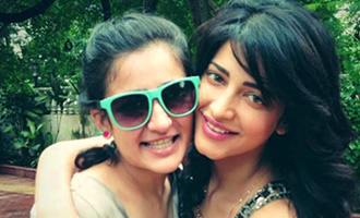 Shruti Haasan showers love to small sis Akshara Haasan