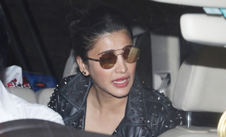 Shruti Haasan Spotted at Airport