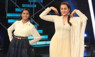 Sonakshi Sinha grooves to 'Sawaar Loon' Assamese style!